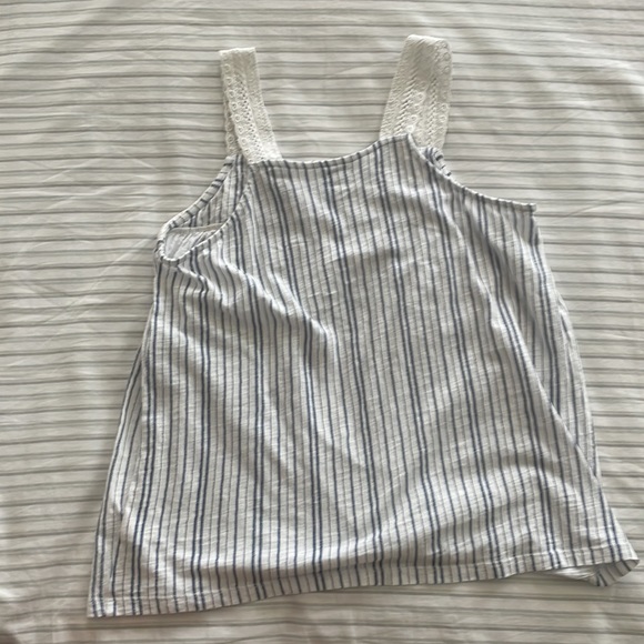 Old navy tank top - Picture 2 of 4